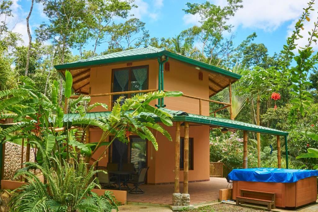 Manoas Bed & Breakfast Uvita Exterior photo